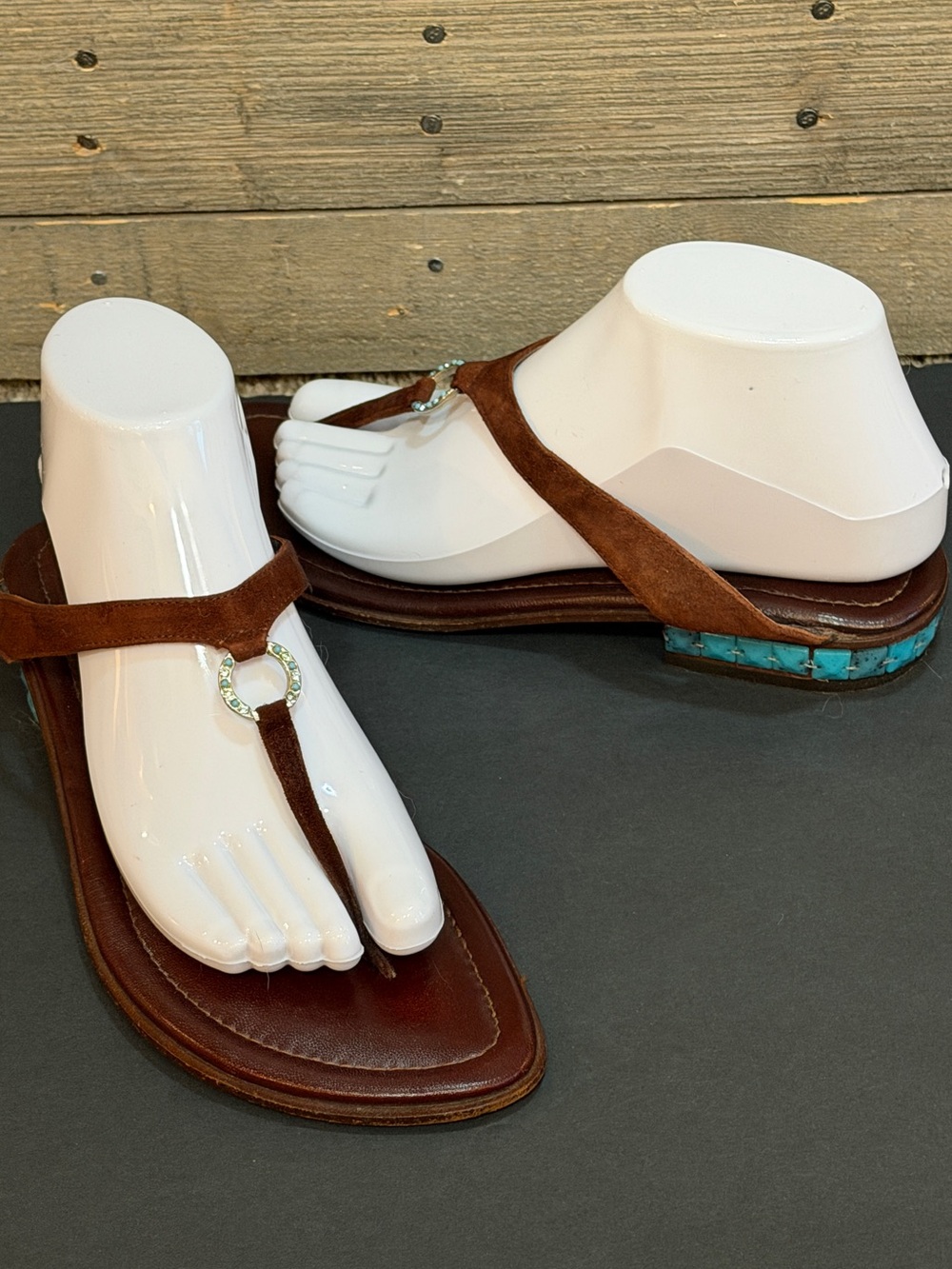 Donald Pliner Couture Brown Suede Turquoise T Strap Flat Sandals Boho Size 8.5
